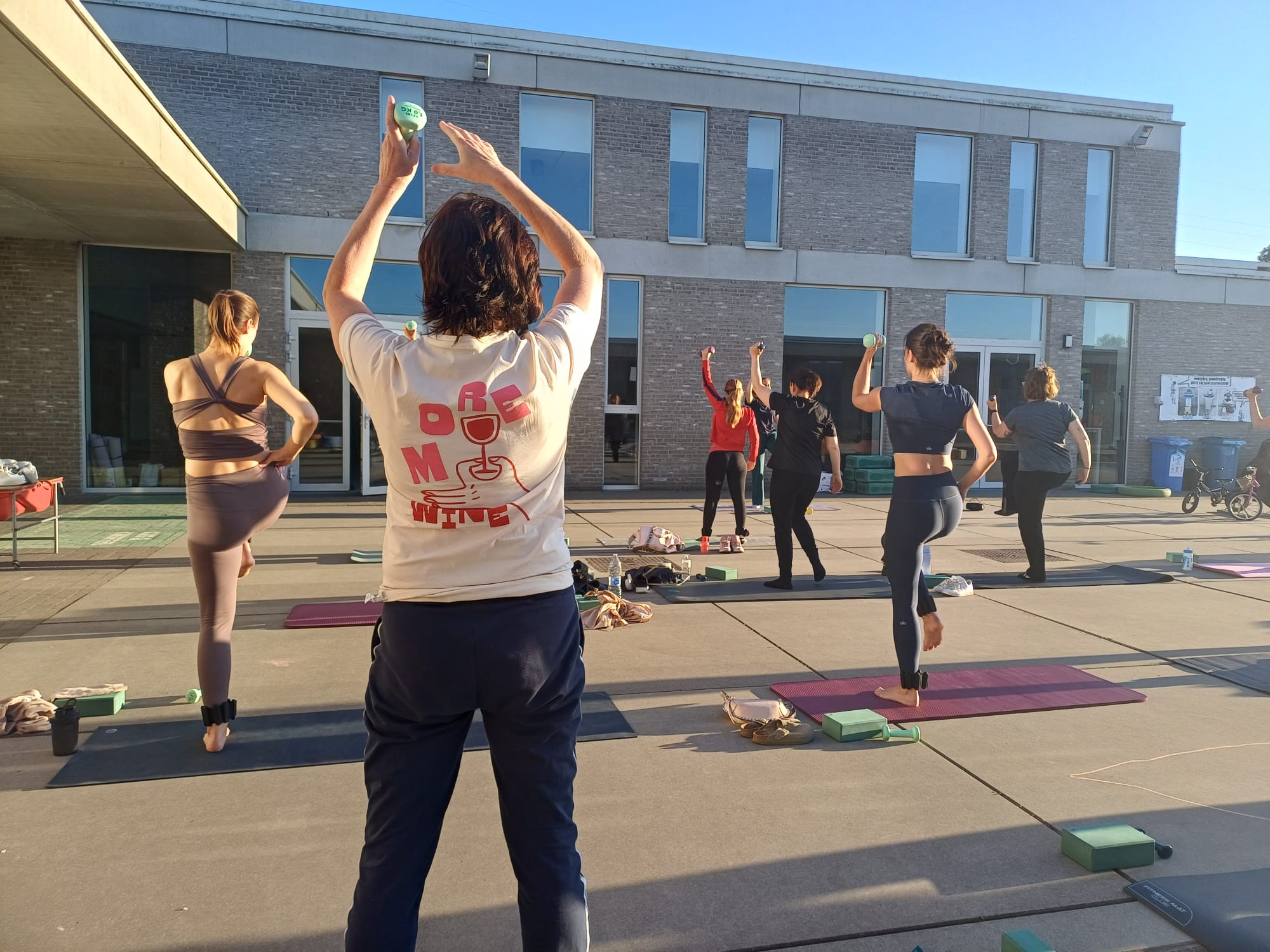 Barre pilates met gewichtjes bij studio bon dia in Izegem, nabij Roeselare